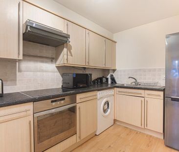 2 bedroom ground floor maisonette to rent - Photo 5