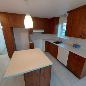 4 1/2 Spacieux, à 10min du métro, LIBRE - Photo 2