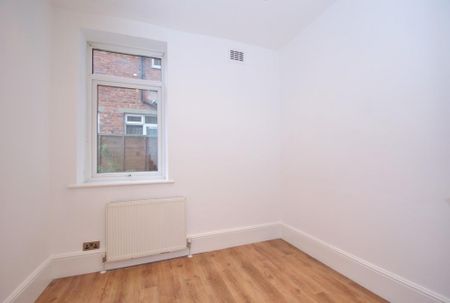 3 bedroom ground floor flat to rent - Photo 3