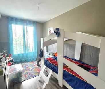 Location Appartement 5 pièces 82m² RIORGES 42153 - Photo 2