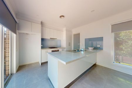 Modern & Spacious 3 Bedroom Family Home - Photo 5