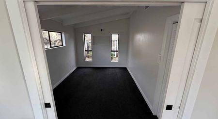 Charming 4BR Family Home in Otaihanga - Photo 4