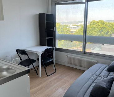 Beau studio meublé de 16,65m² à la location, situé quai du Havre à ... - Photo 1