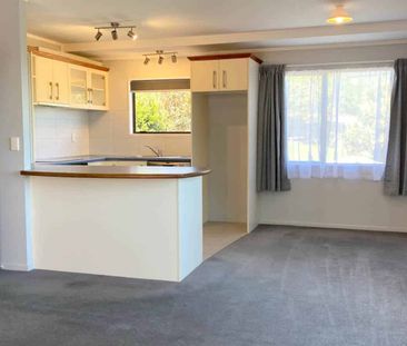 Tidy 3 bedroom home available for rent. - Photo 5