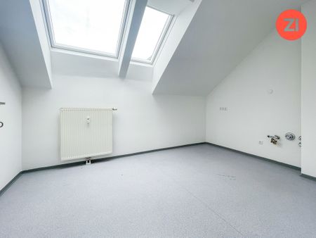 Geförderte 3- Zimmer Wohnung inkl. Loggia und Stellplatz! Einbau einer Küche möglich - Photo 4