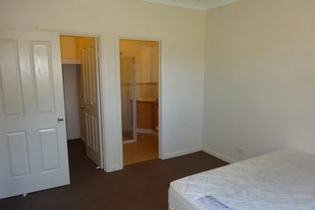 3 BEDROOM HOME WALKING DISTANCE TO NORTHFIELD PRIMARY SCHOOL! - Photo 3