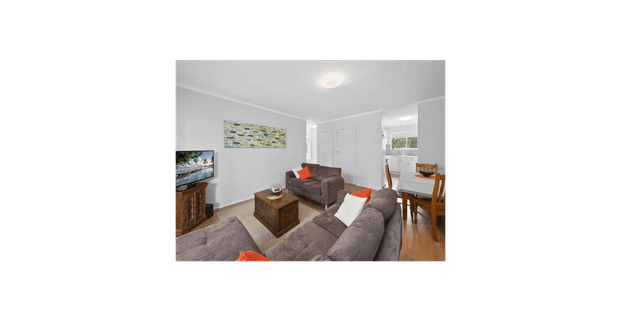 FRESH & MODERN TOP FLOOR APARTMENT - Photo 1