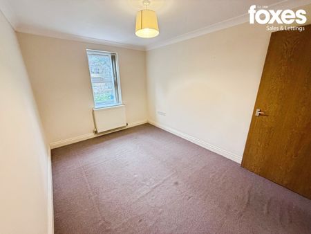 2 bed flat to rent in Flat 4, 19 Frances Road - Photo 3