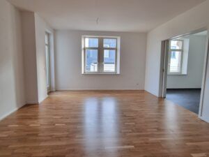 Bahnhofstr. 38, Wohnung 7 ~~~ Balkon, Loggia, Fußbodenheizung, Parkett, Tageslichtbad mit Wanne und Dusche, Gäste-Bad, Stellplatz - Photo 2