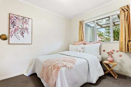 Te Atatu South, 3bedroom - Photo 4