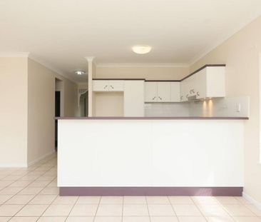 Refurbished Cottage - Airconditoned - Side Access - Corner Block - Photo 2
