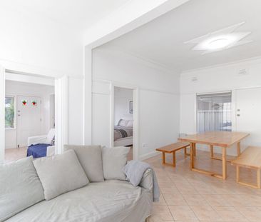 All inclusive Stunning 3 bedroom Furnished unit right near the beach! - Photo 2