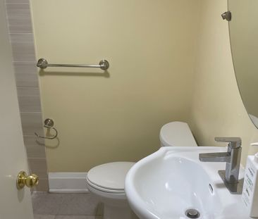 For Lease - 31 Madawaska Avenue Unit# LOWER, Toronto, Ontario - Photo 6