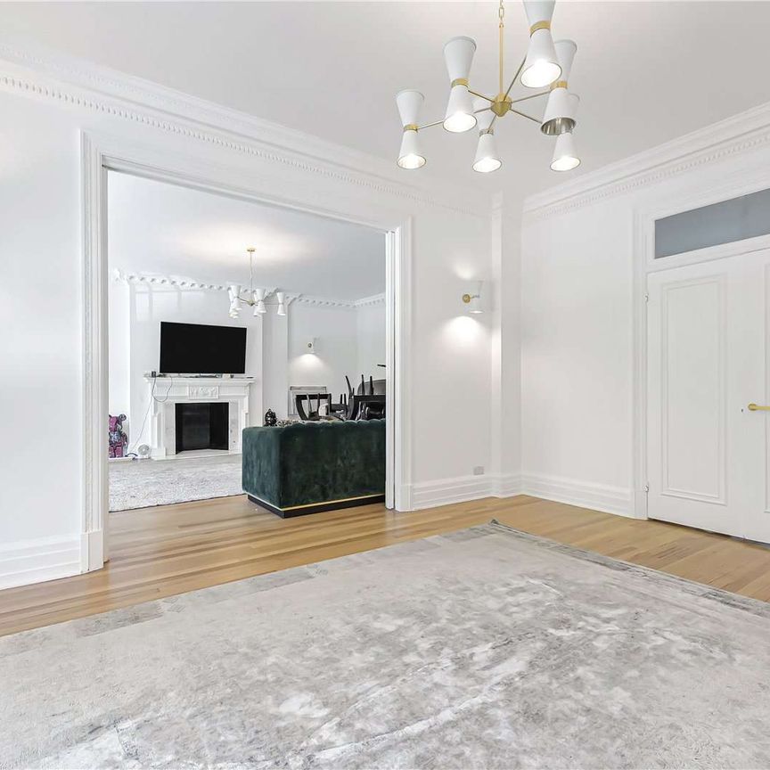 Lateral four bedroom apartment set next to Regents Park - Photo 1