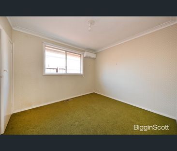 8 Chestnut Court, Wheelers Hill, Vic 3150 - Photo 5
