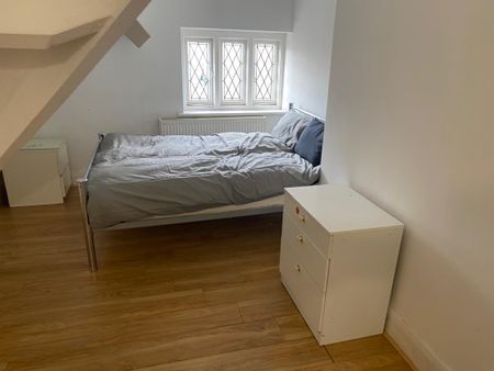 5 bedroom semi-detached house on Marlborough Road, CV2 4ES. - Photo 4