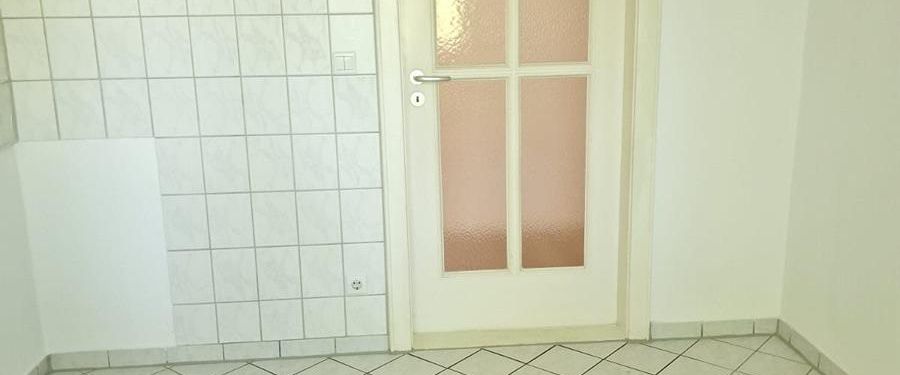 2 Raum-frisch renoviert und zum Einzug bereit - Foto 1