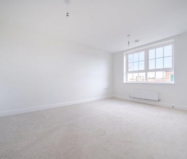 3 bedroom end of terrace house to rent - Photo 4