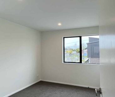 Brand-New 2-Bedroom Corner Townhouse – Glen Eden - Photo 2