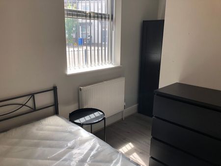 Room in a Shared House, Clough Road, S1 - Photo 4
