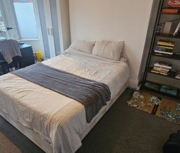 5 Bed - 37 Hartley Crescent, Woodhouse, Leeds - LS6 2LL - Student - Photo 5