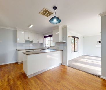 Charming 3-Bedroom Home in a Quiet Location - Photo 2