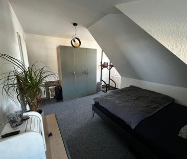 Sonnige Dachgeschosswohnung im villenartigen Wohnhaus - Photo 4