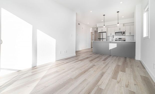 Jersey: Black Accents – 196 Colony, Winnipeg, MB - Photo 1