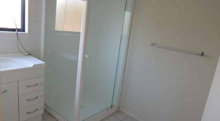 PAKURANGA 4 bedrooms family home - Photo 4