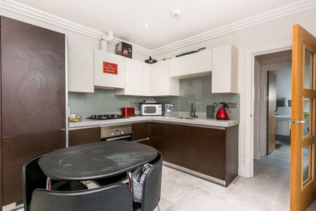 4 bedroom mews to rent - Photo 5