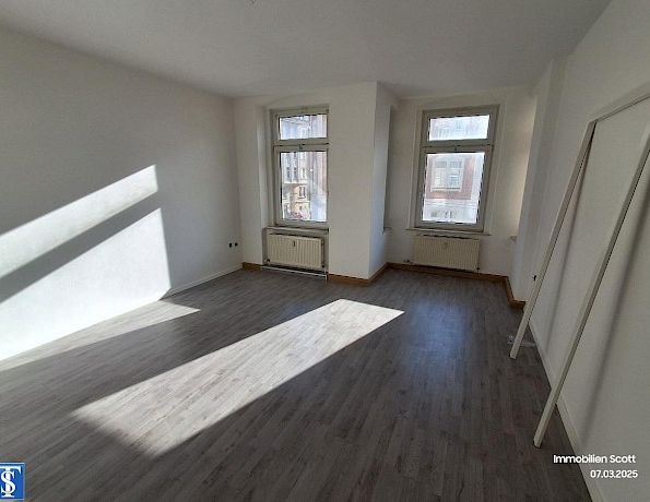 Helle 3 Zimmer Wohnung mit viel Tageslicht im 1.OG neu renoviert - Foto 1