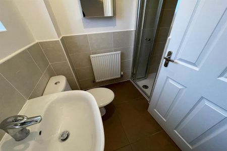 3 bedroom semi-detached house to rent - Photo 5