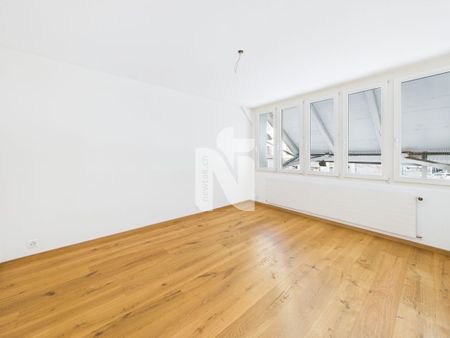 Helle und grosszügige 5.5-Zimmer-Wohnung am Löwenkreisel mit Balkon, Waschturm und 2 Badezimmern - Foto 3