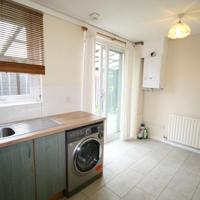 2 bedroom end of terrace house to rent - Photo 1