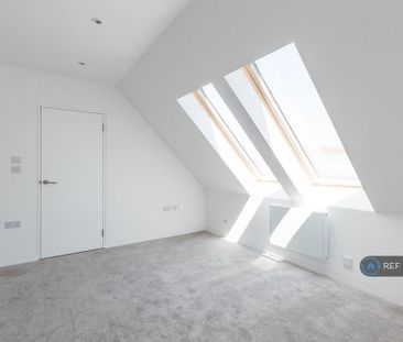 2 bedroom penthouse to rent - Photo 2