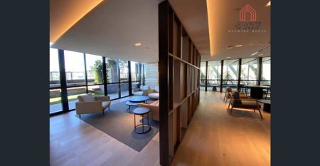 Stylish Fully Furnished Apartment with Stunning City Views – Prime Box Hill Location - Photo 2