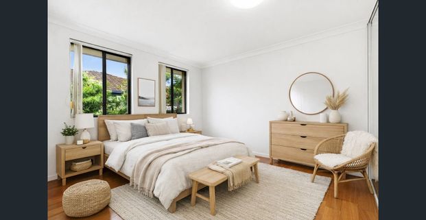 Spacious & Stylish Townhouse In Convenient Location - Photo 1