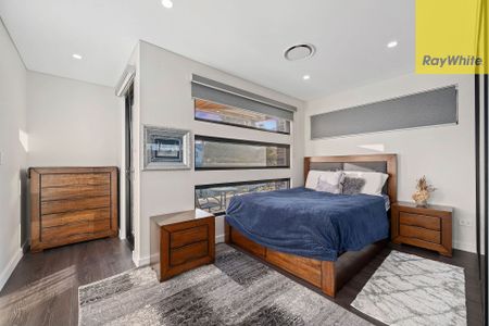 Luxury Family Living in Revesby Heights - $1,400 Per Week - Photo 2