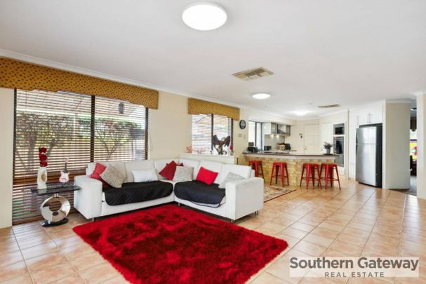 Popular Windsor Hills Estate -- Quality Plus !!! - Photo 1