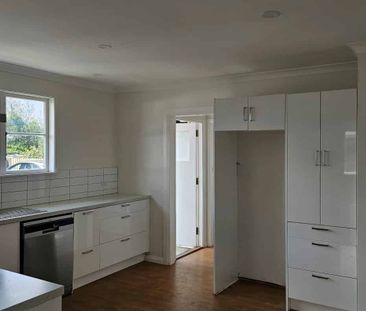 COCKBURN ST - 3 BDRM HOME - $550 P/W - Photo 2