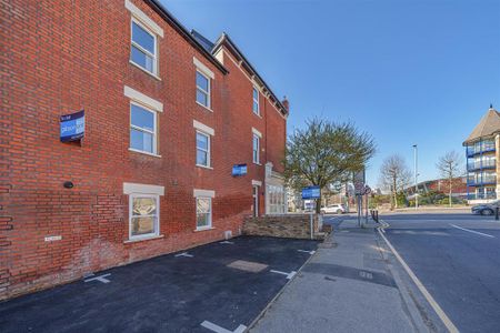 2 bedroom flat to rent - Photo 2