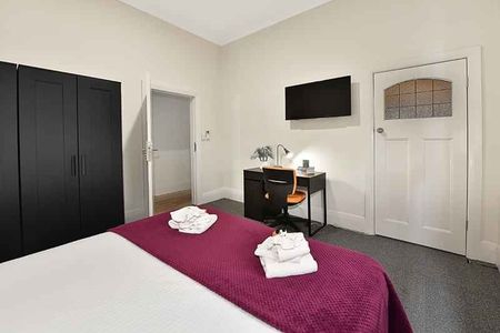 Room 6 (Ensuite) - Photo 5