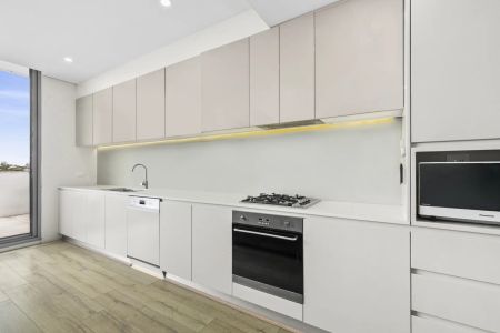 Bright & Sunny Apartment in Brookvale - Photo 3