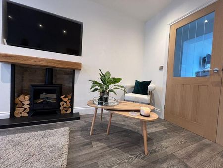 3 bedroom semi-detached house to rent - Photo 3