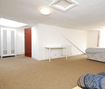 Lisson Grove, Plymouth - Photo 2