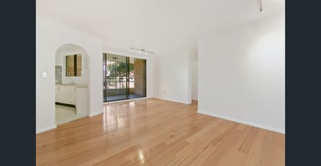 Beautifully Presented Harbourside Apartment in 'The Plaza' - Photo 2