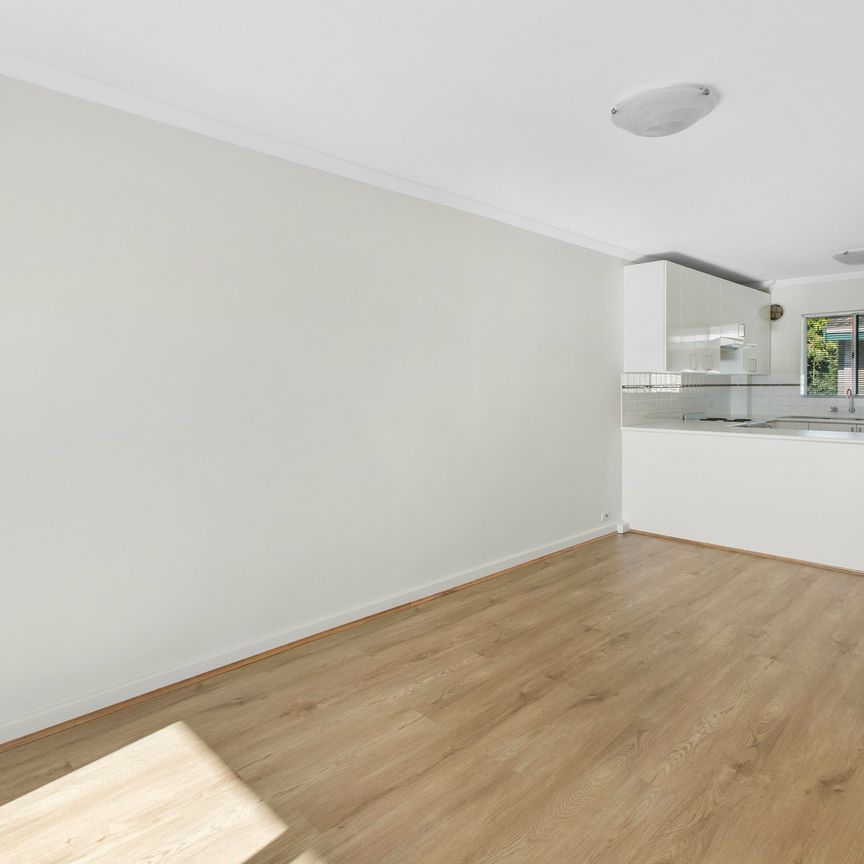 Top Floor Living with Sunset Views in Leafy Jolimont - Photo 1