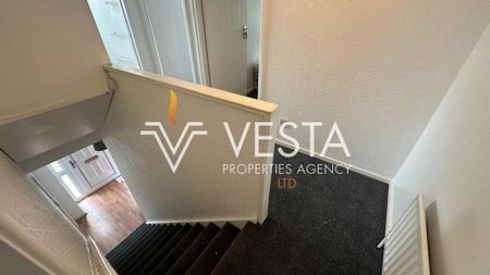 4 bedroom semi-detached house to rent - Photo 2