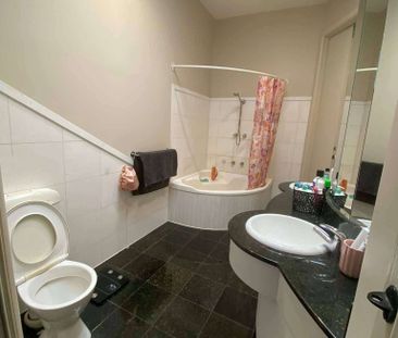 Clifton Hill - Photo 3