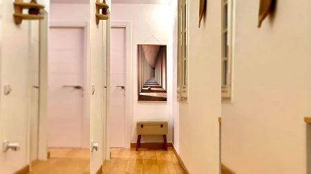 3-bedroom apartment for rent in La Dreta de l'Eixample, professionals only, couples welcome. - Photo 2